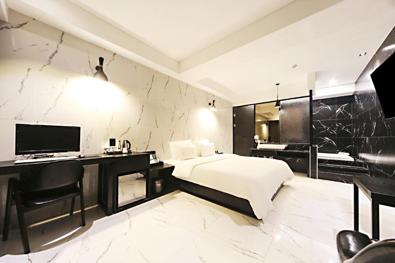 Masan Almond Hotel Changwon Exterior photo